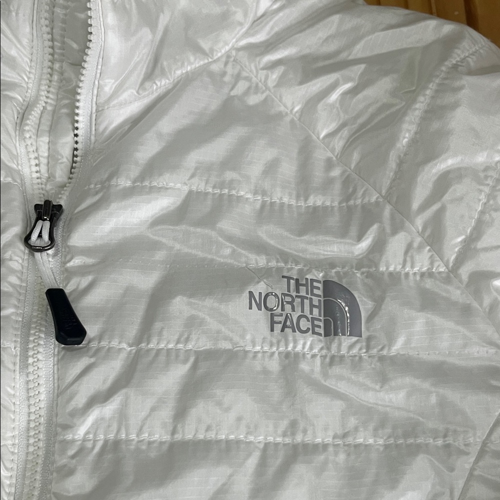 The North Face Women's White Packable Quilted Puffer Jacket - Picture 3 of 12